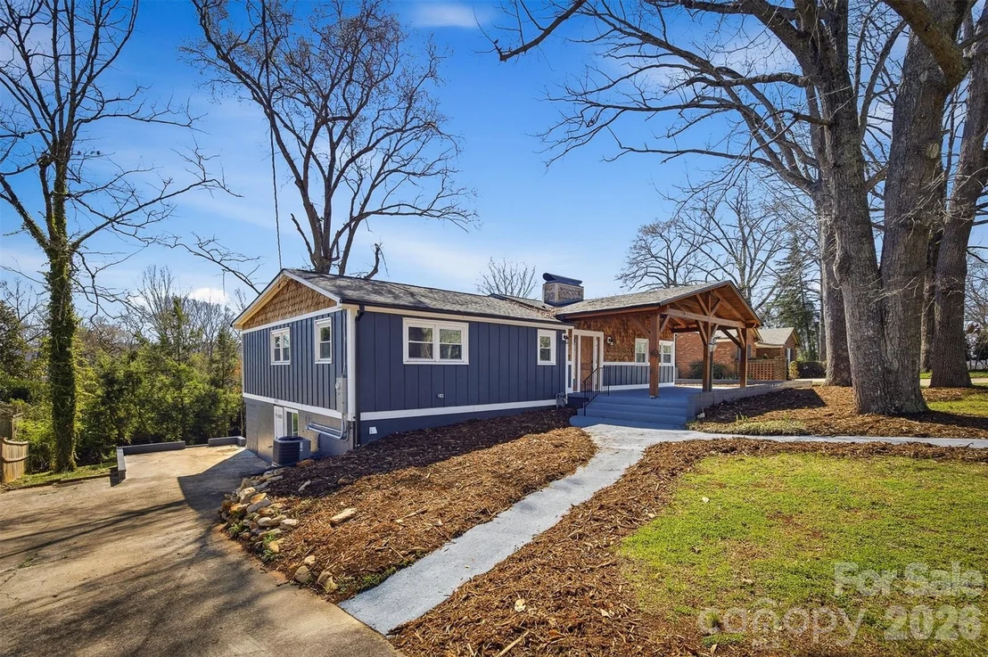 Photo of 223 W Park Drive