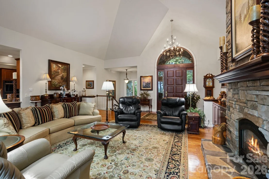 Photo of 209 Pineholt Lane
