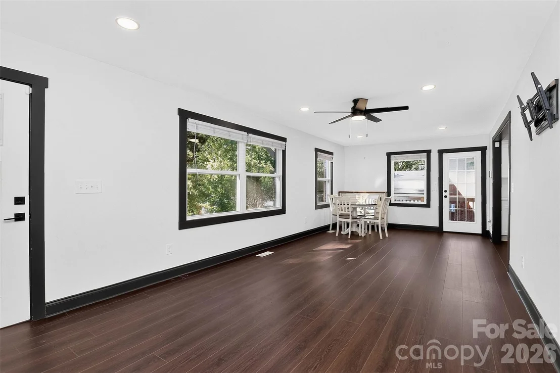 Photo of 2736 Royston Road