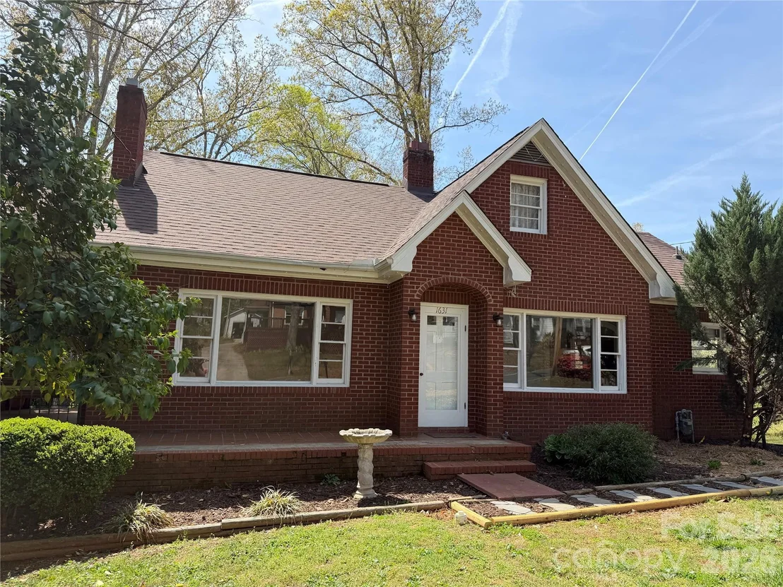 Photo of 1631 Maple Avenue