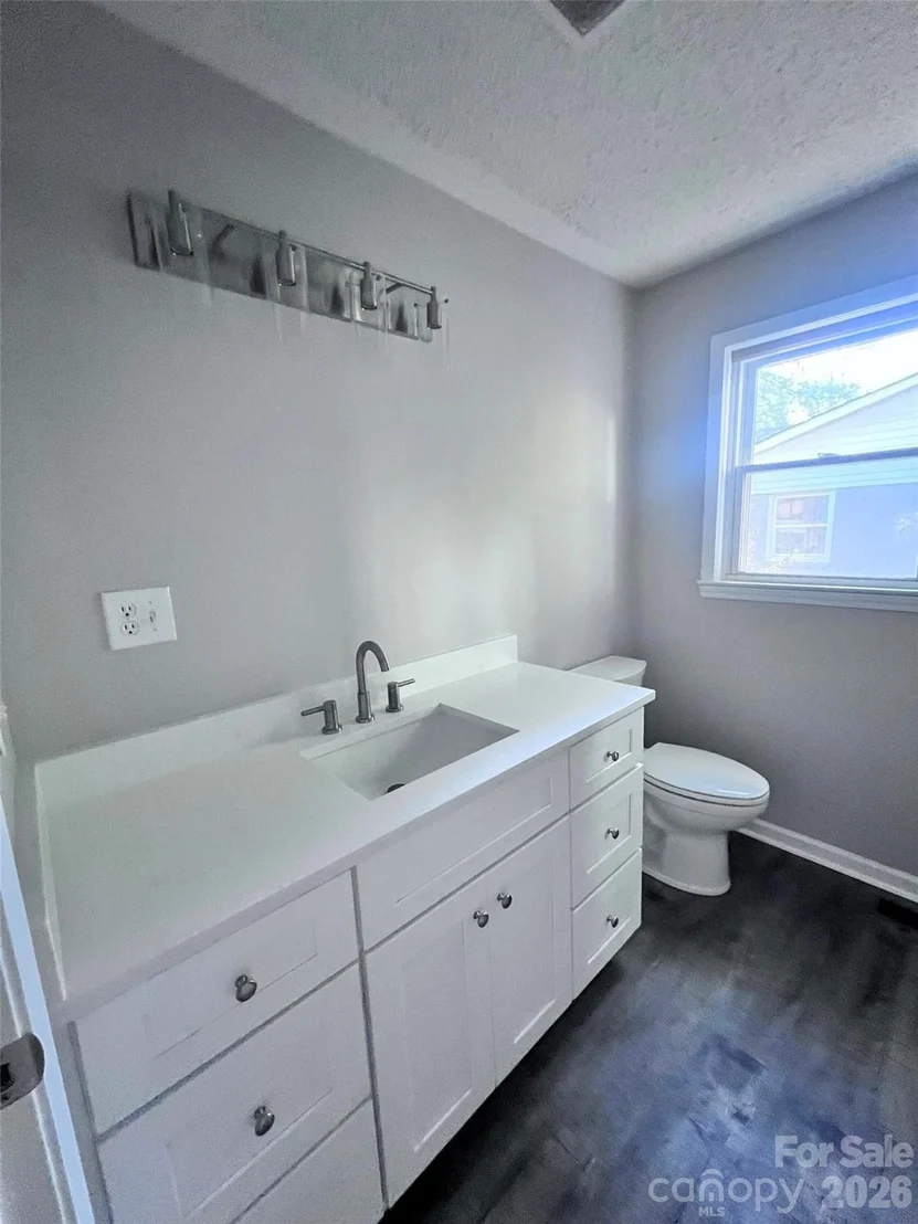 Photo of 400 Chatham Avenue