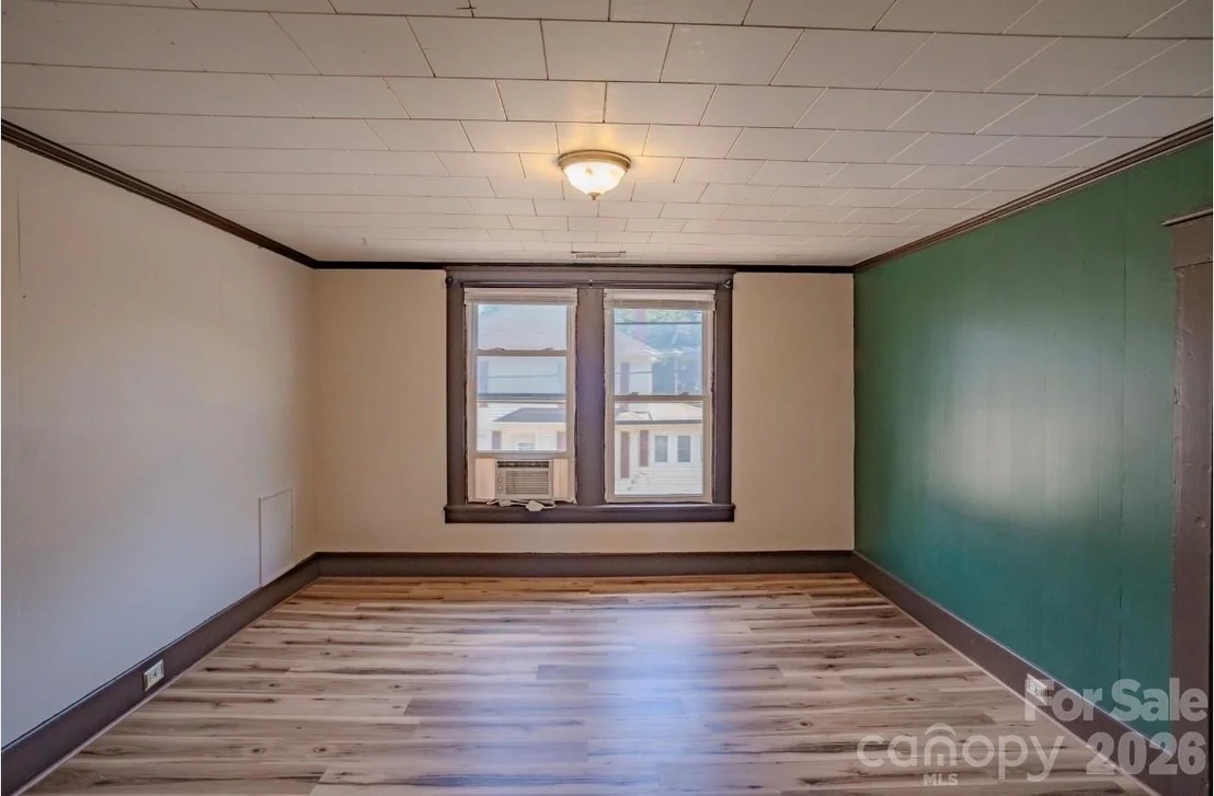Photo of 401 8th Street