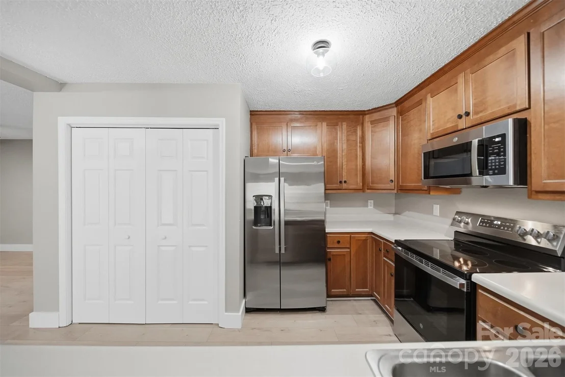 Photo of 800 Meadowview Drive