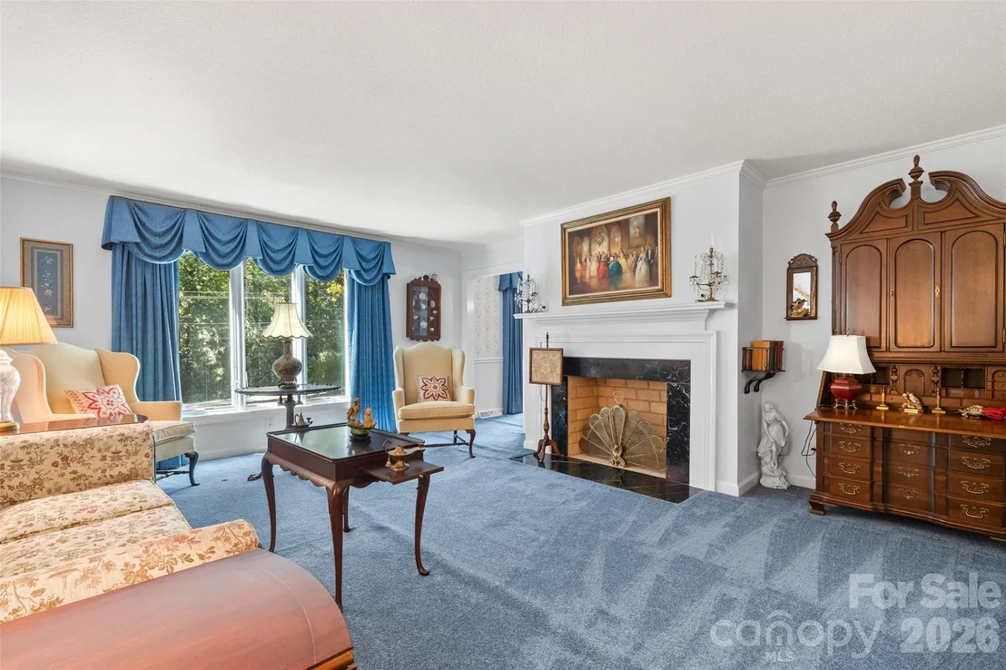 Photo of 600 Fairway Drive
