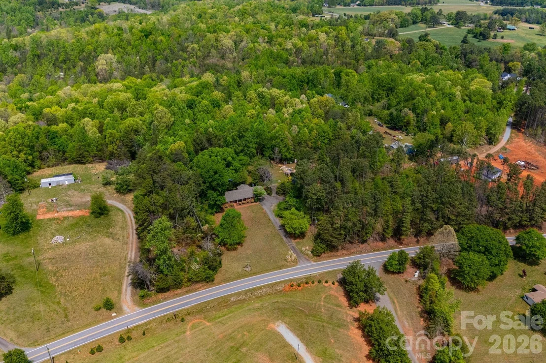 Photo of 1737 Whitesides Road