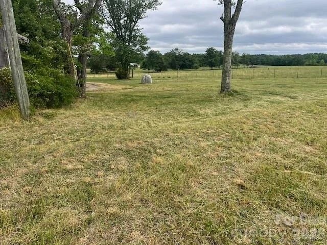 Photo of 304 Floyd Blackwell Road