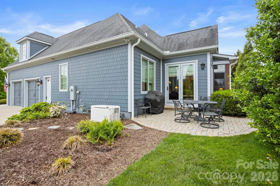 Photo of 390 Shipman Parkway