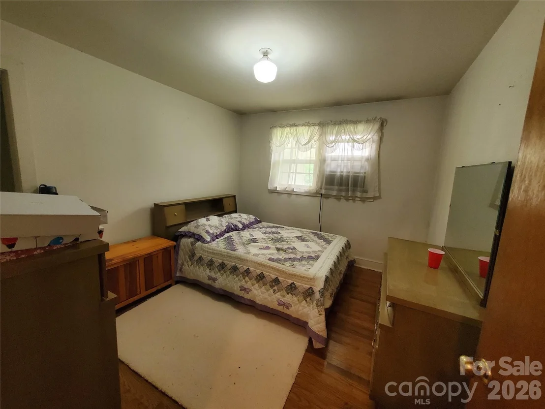 Photo of 886 Hanging Rock Road