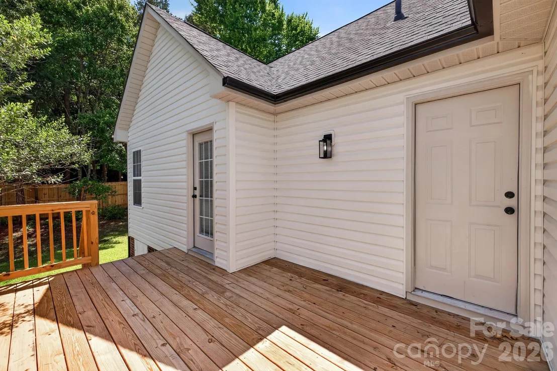 Photo of 1001 Loch Lomond Circle