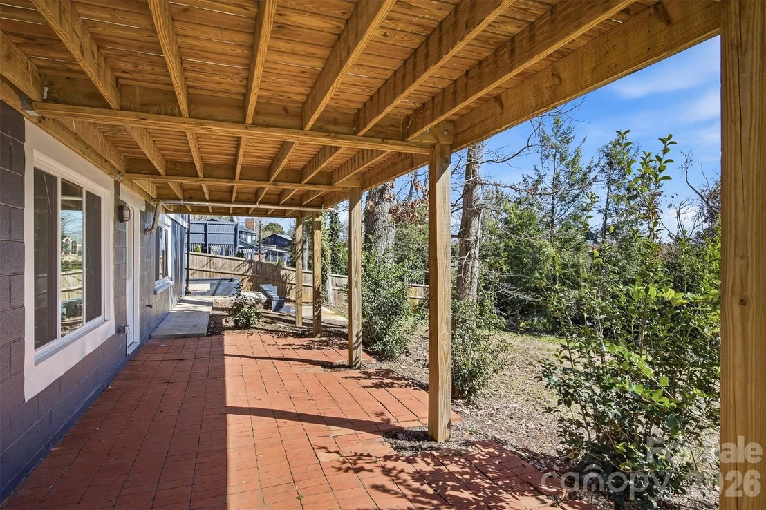 Photo of 223 W Park Drive