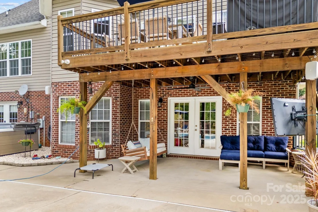 Photo of 415 Autumnlight Drive