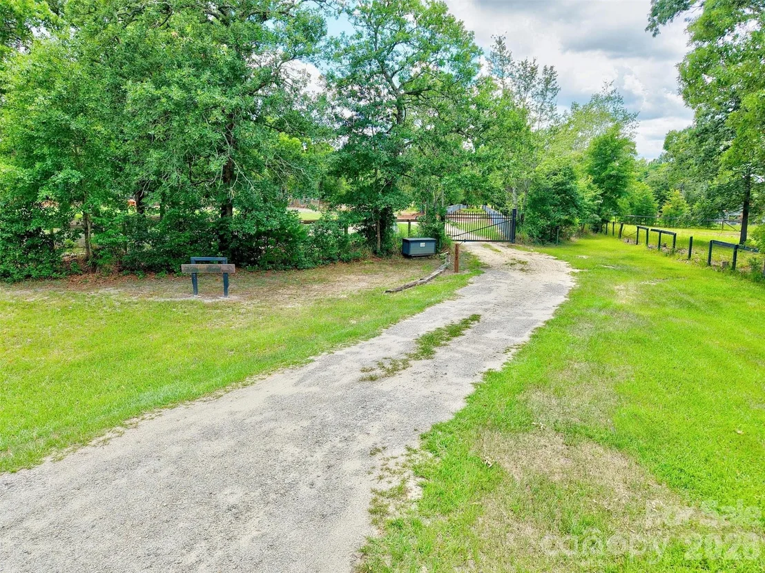 Photo of 1377 Pine Road