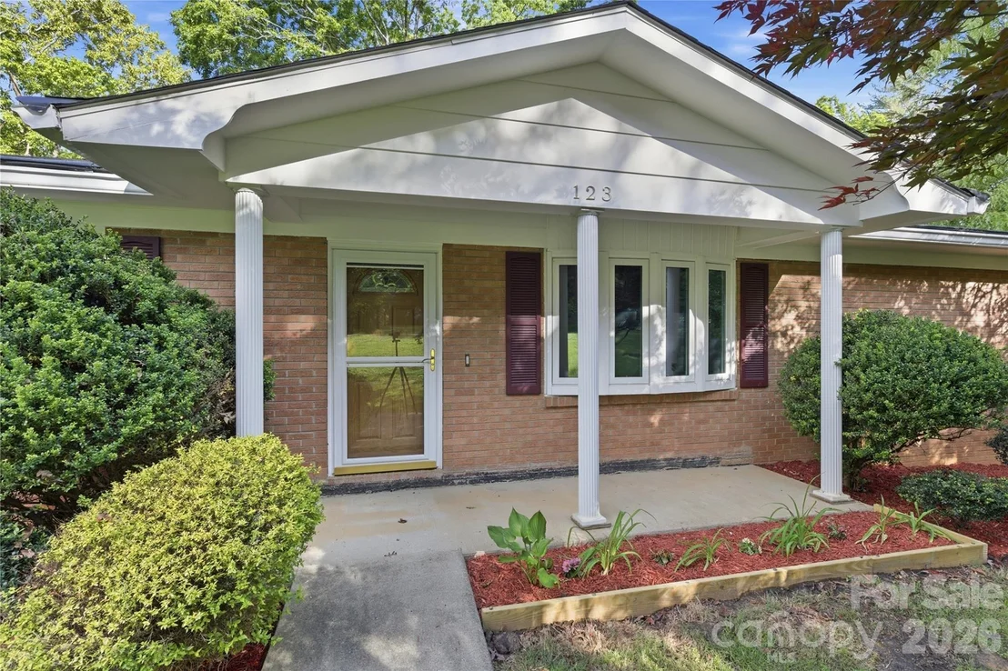 Photo of 123 Castleton Lane