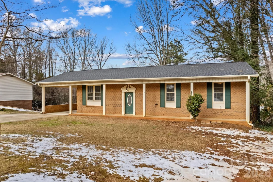 Photo of 535 Log Barn Road