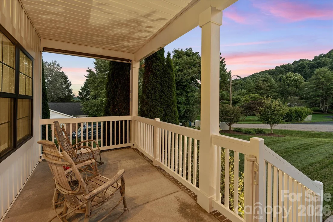 Photo of 394 Kellwood Drive