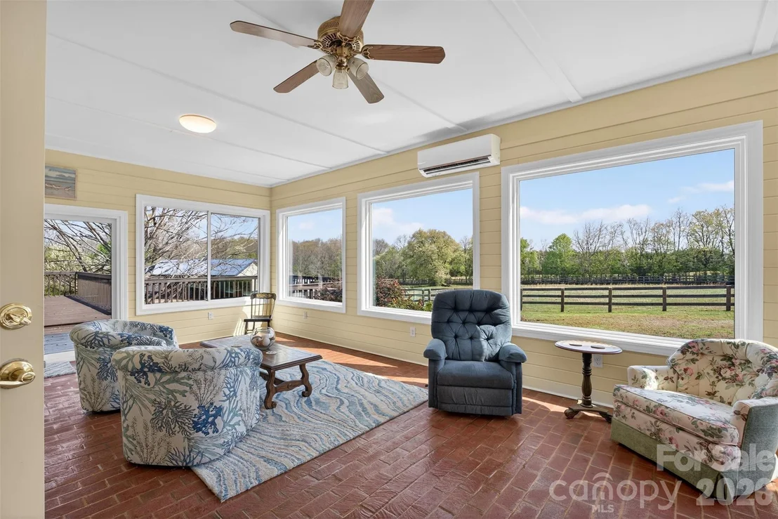 Photo of 341 Ridings Road