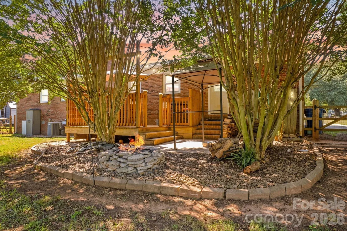 Photo of 230 E Old Farm Road