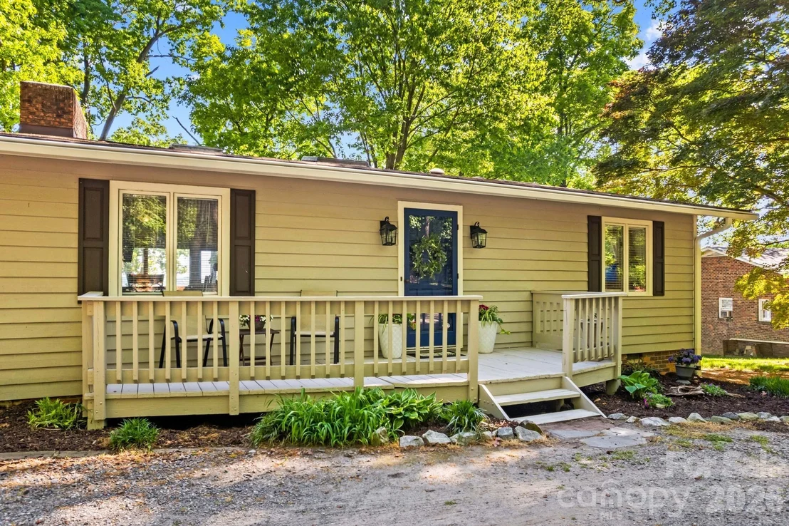 Photo of 395 Rendleman Drive