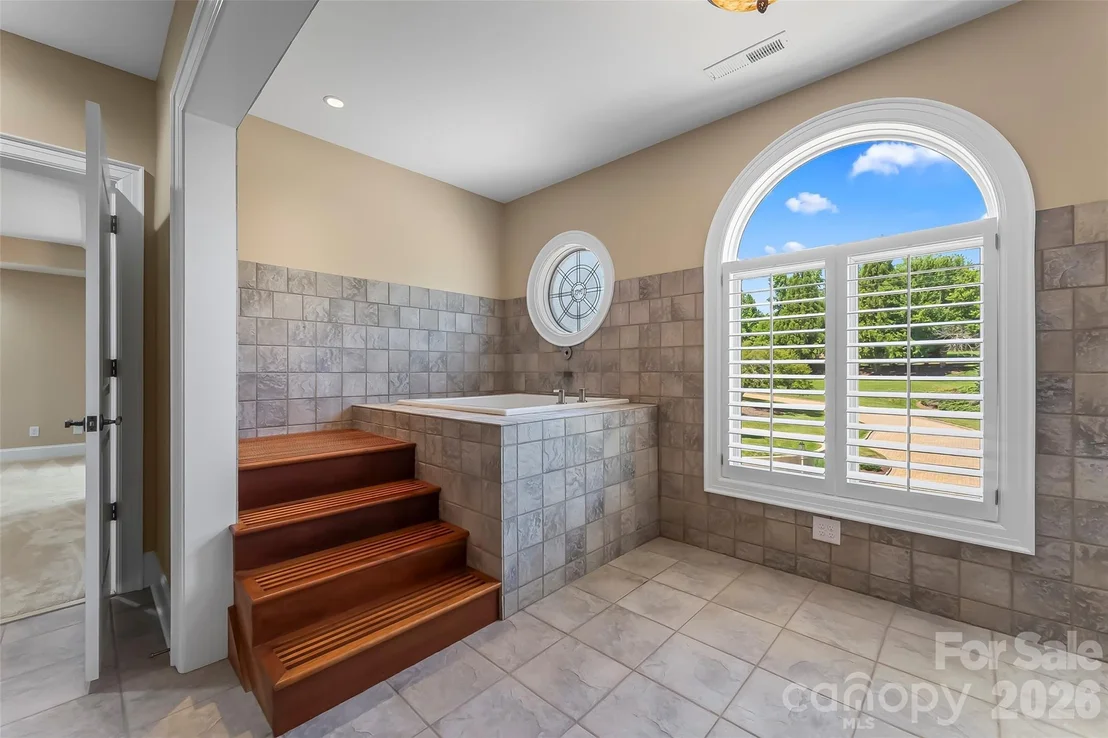 Photo of 1090 Pearidge Road