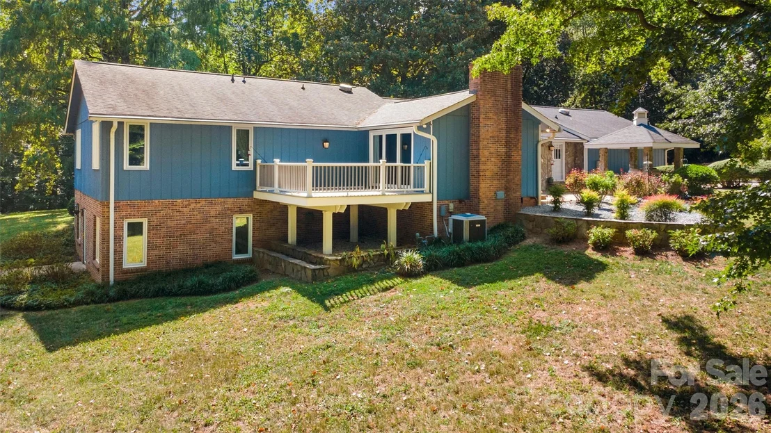 Photo of 600 Fairway Drive