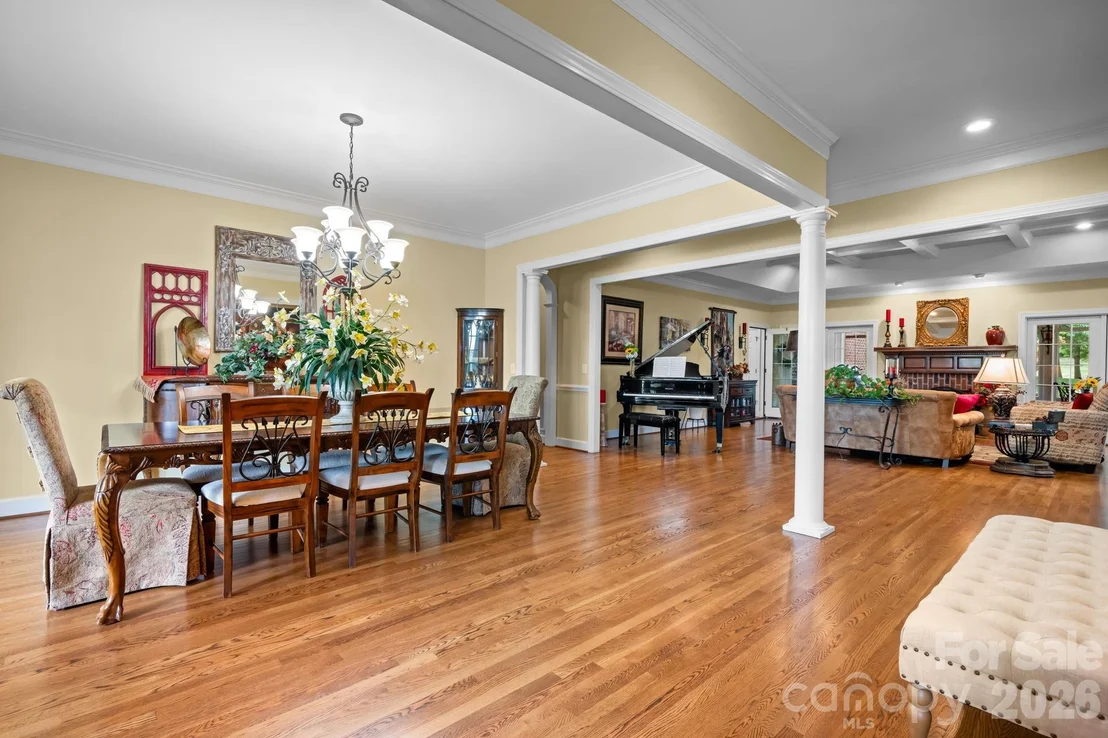 Photo of 3740 Pinecrest Drive NE
