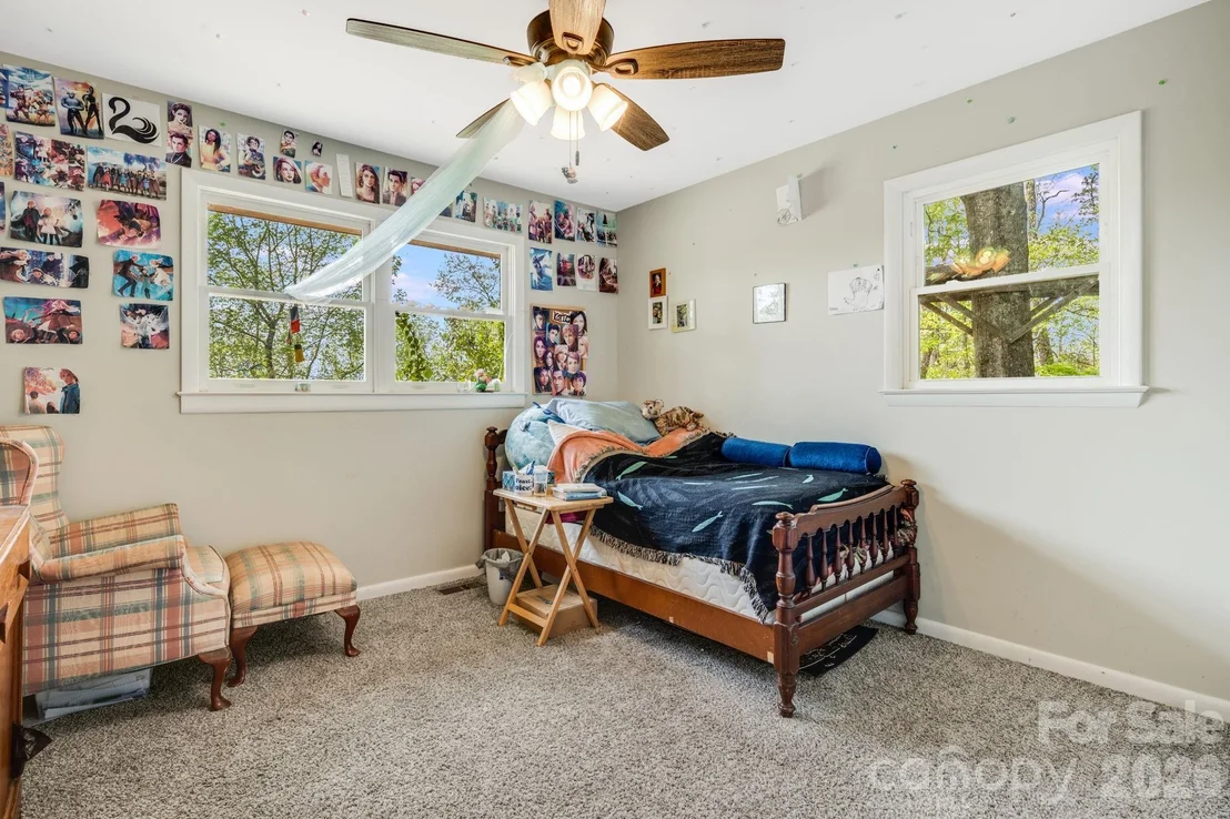 Photo of 1737 Whitesides Road
