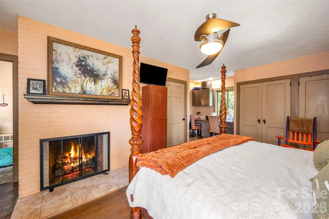 Photo of 936 Golden Road