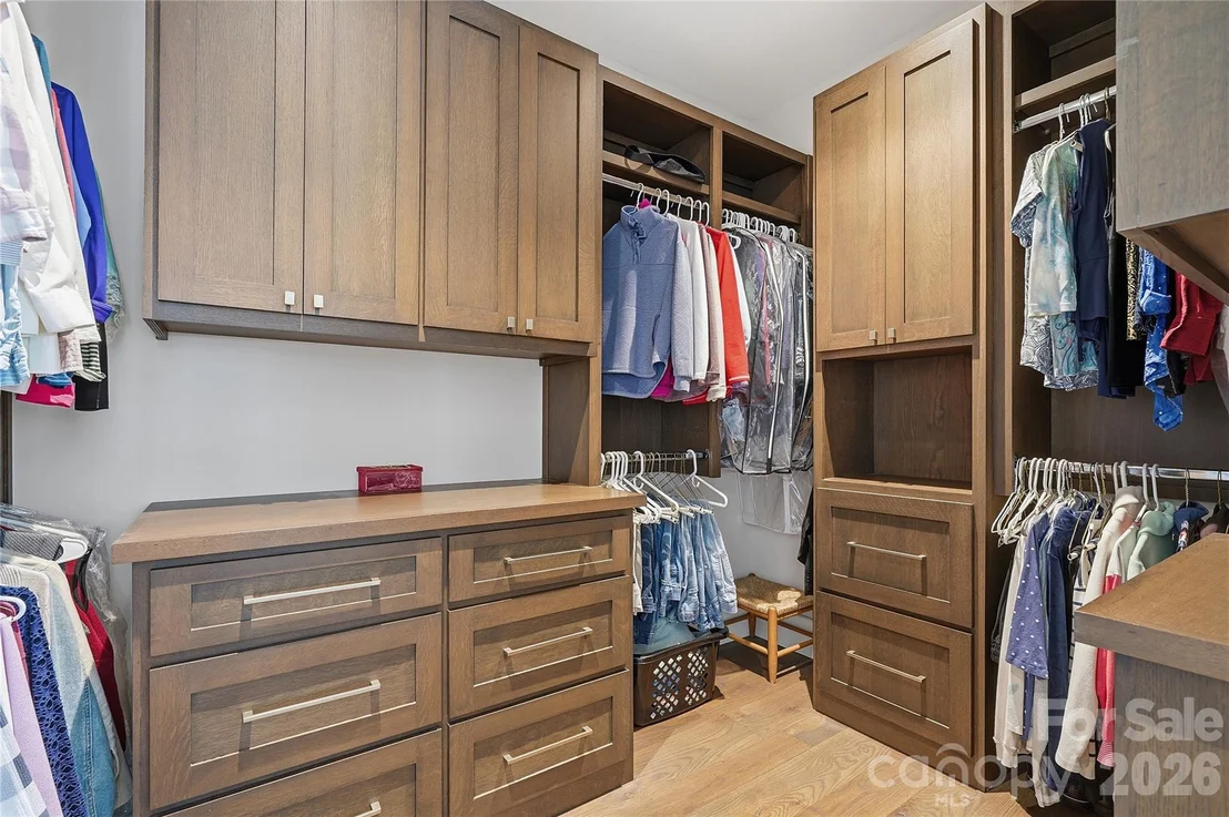 Photo of 984 Mapleton Lane
