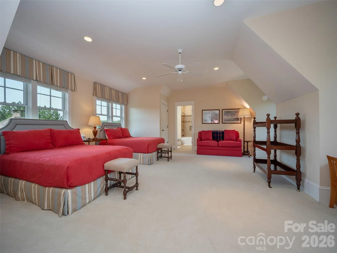 Photo of 565 Chestertown Drive