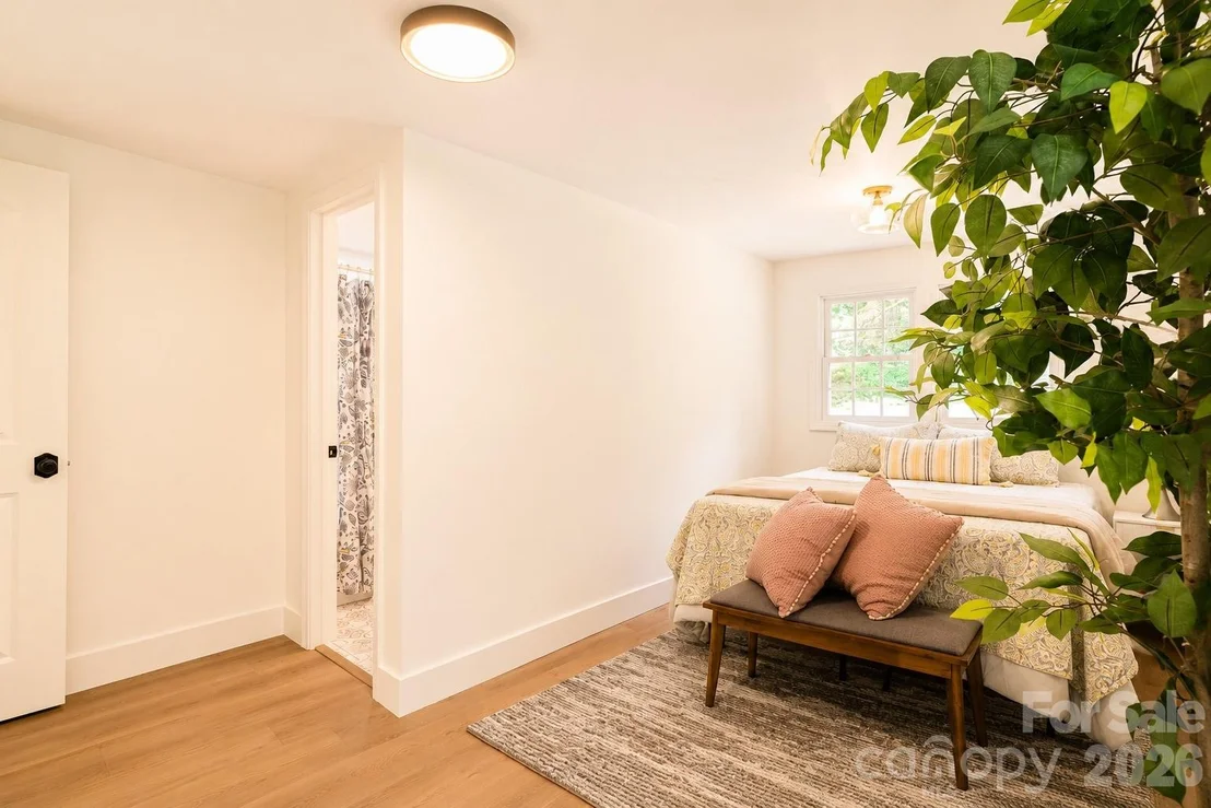 Photo of 811 Markham Road