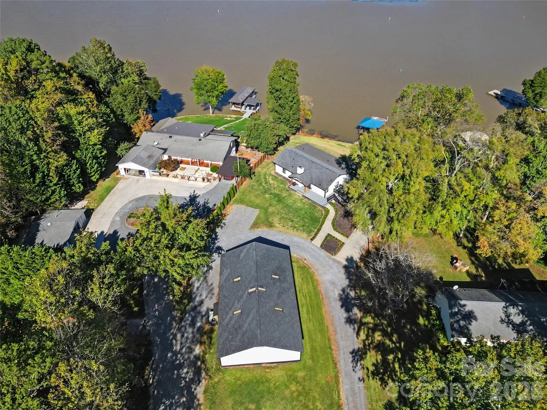 Photo of 3121 Lakeside Circle