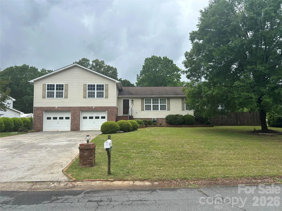 Photo of 323 Swamp Fox Drive
