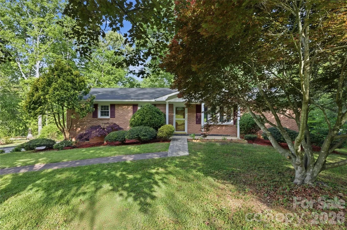 Photo of 123 Castleton Lane