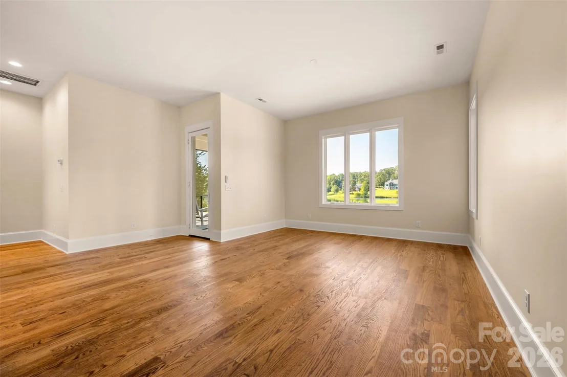 Photo of 978 Mapleton Lane