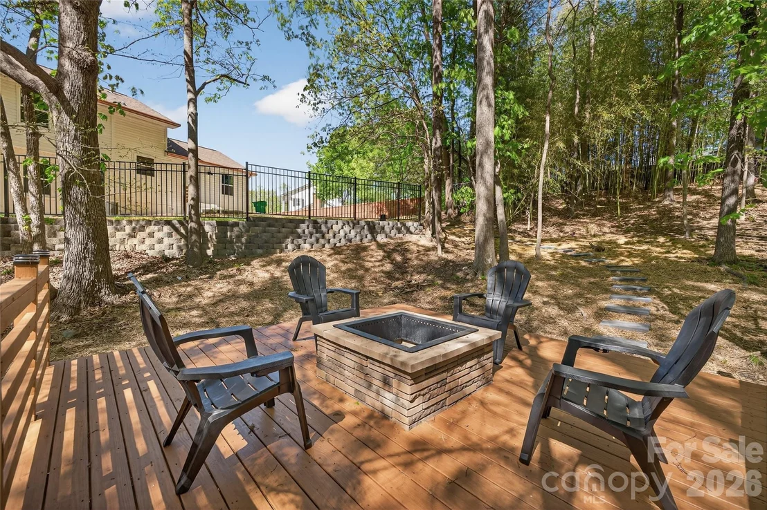 Photo of 300 Dollar Circle