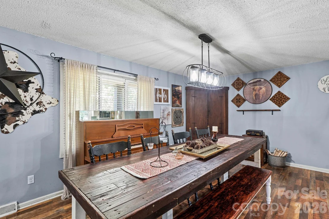 Photo of 230 E Old Farm Road