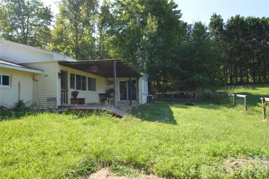Photo of 1183 Sandy Plains Road