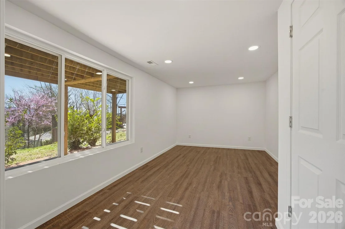 Photo of 223 W Park Drive