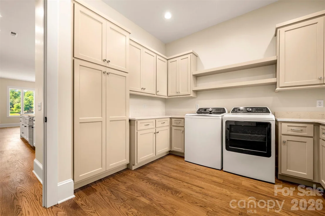 Photo of 978 Mapleton Lane