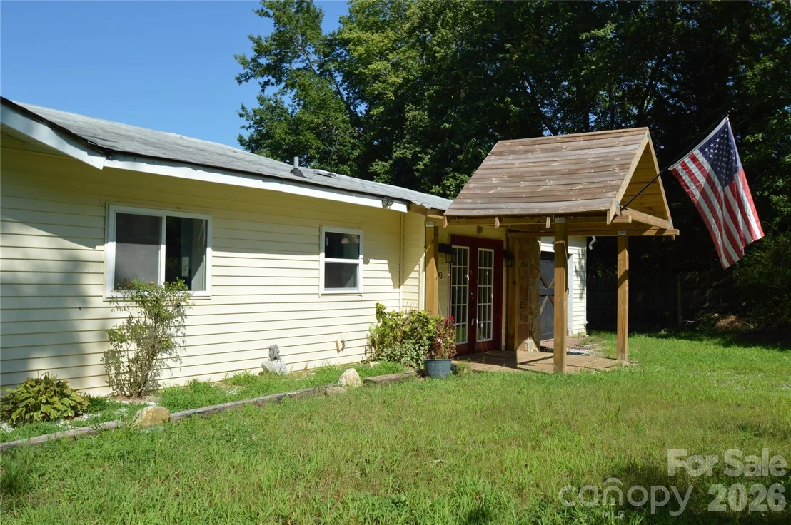 Photo of 1183 Sandy Plains Road