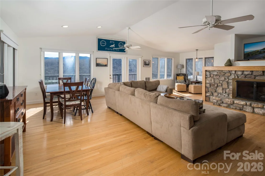 Photo of 1628 Skyland Drive