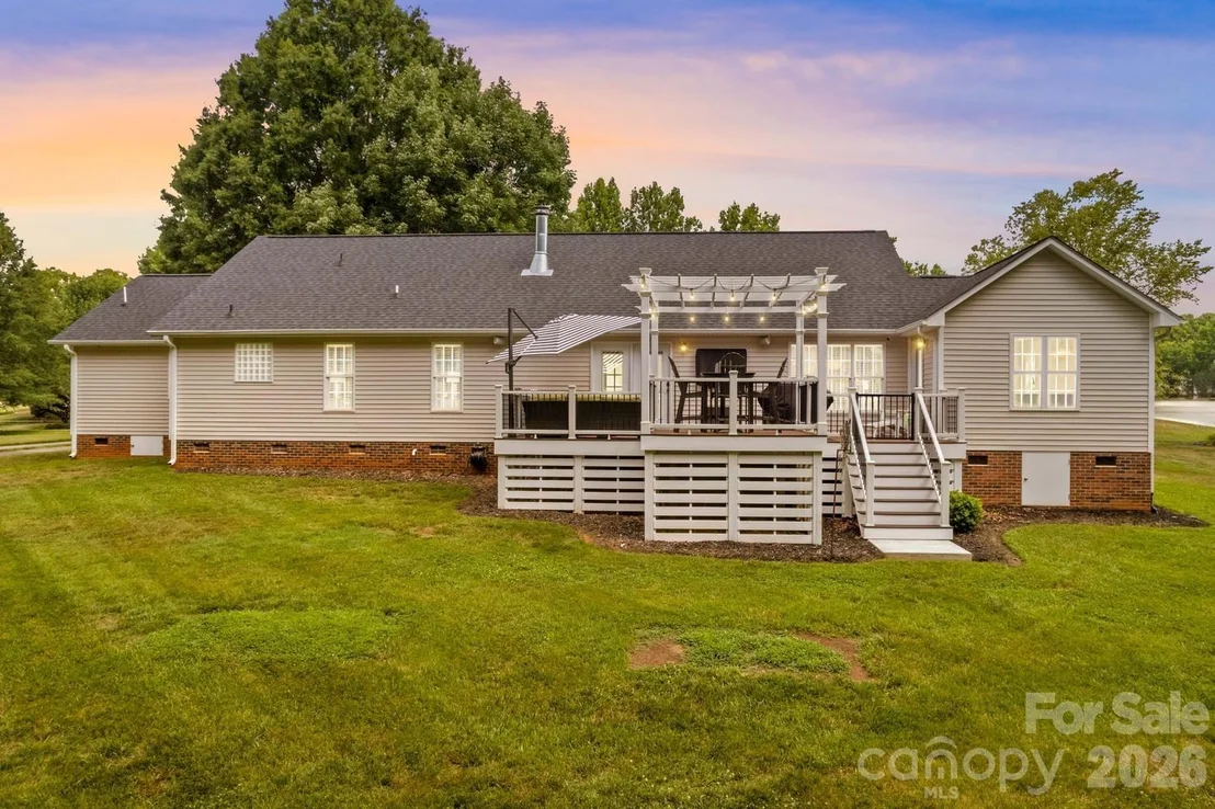 Photo of 596 Maple Ridge Circle