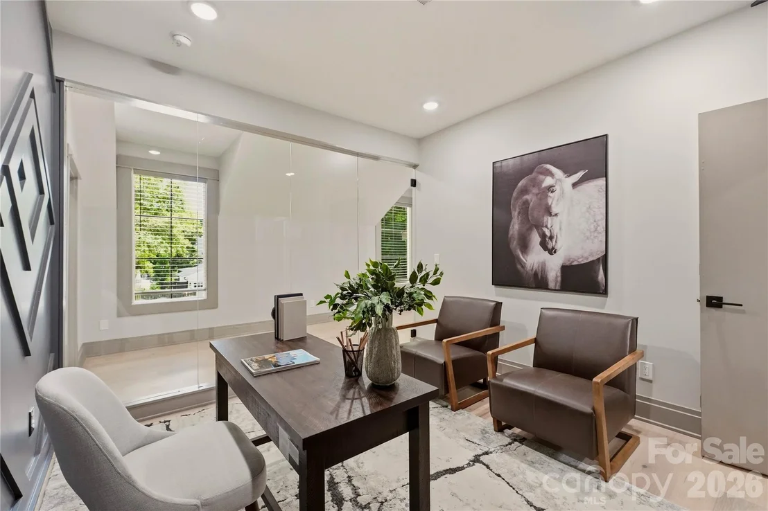 Photo of 2919 Colony Road
