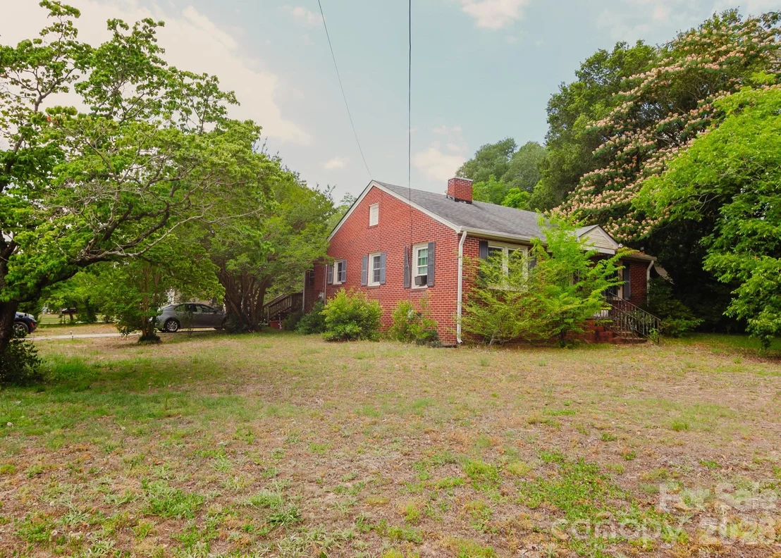 Photo of 303 Myrtle Avenue