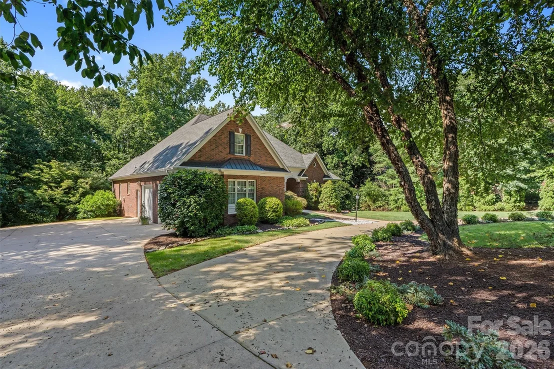 Photo of 675 Heather Drive
