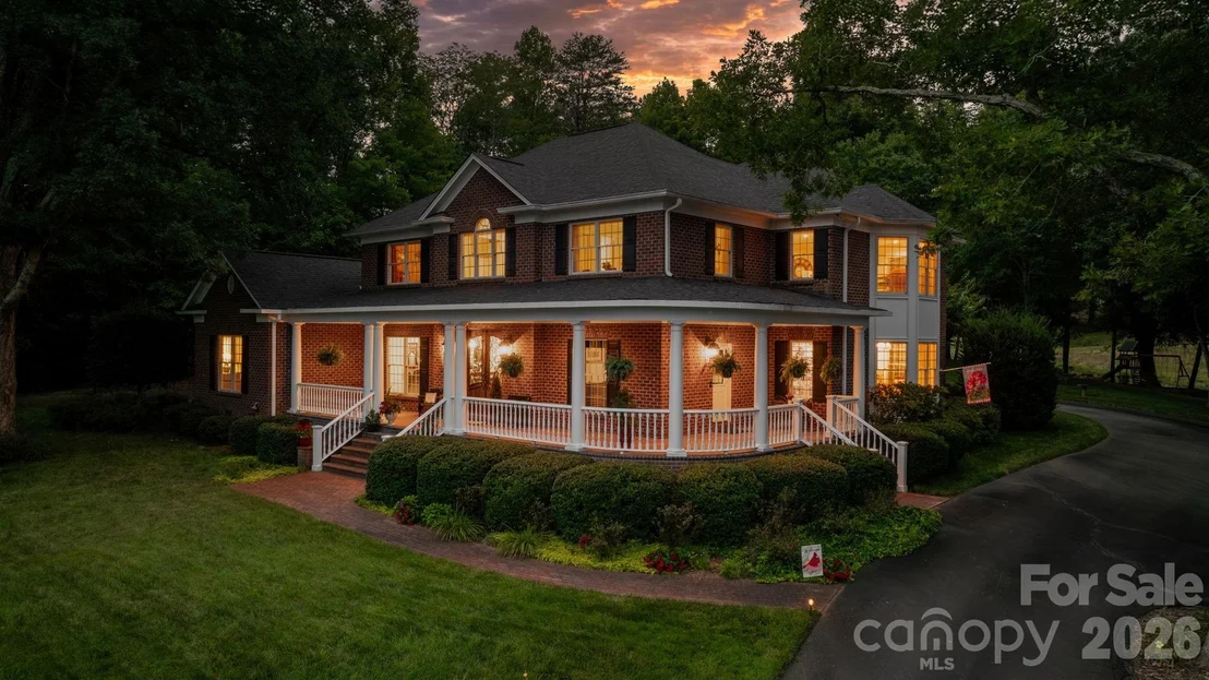 Photo of 3740 Pinecrest Drive NE