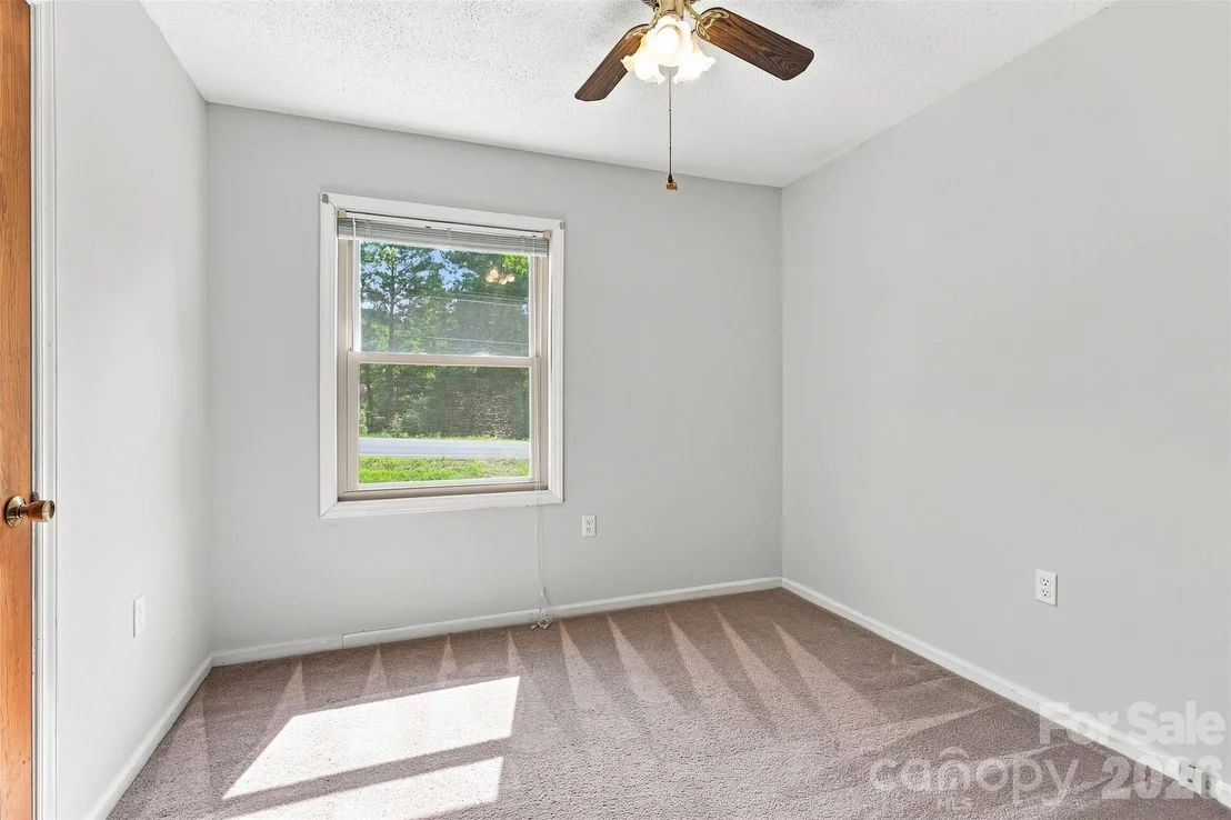Photo of 728 Center Road