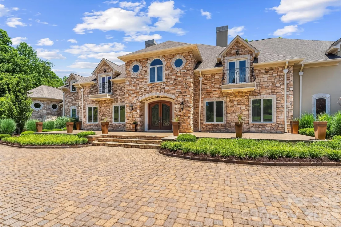 Photo of 1090 Pearidge Road