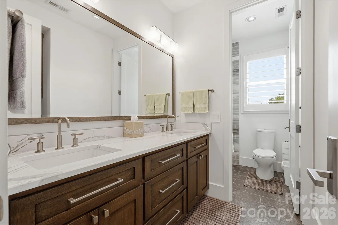 Photo of 984 Mapleton Lane