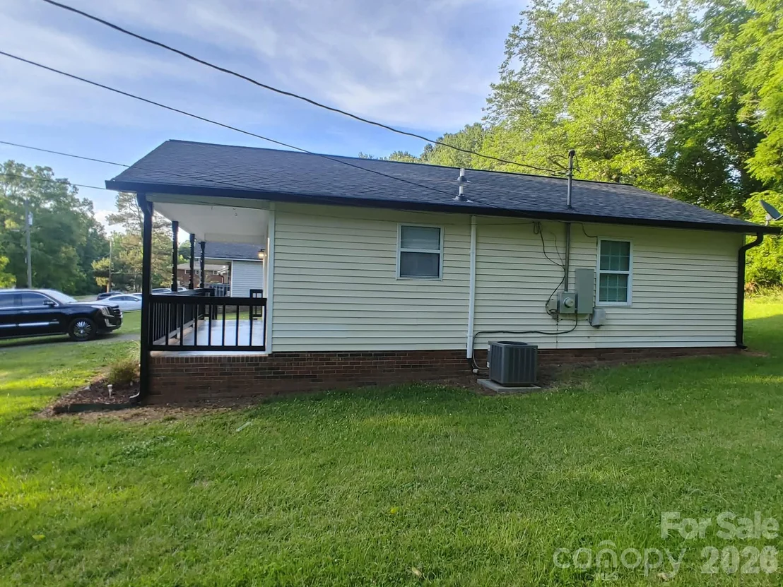 Photo of 702 Harmon Road